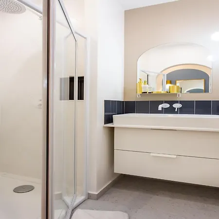 Beautiful - 4br 10p - Rue Des Martyrs * Parigi